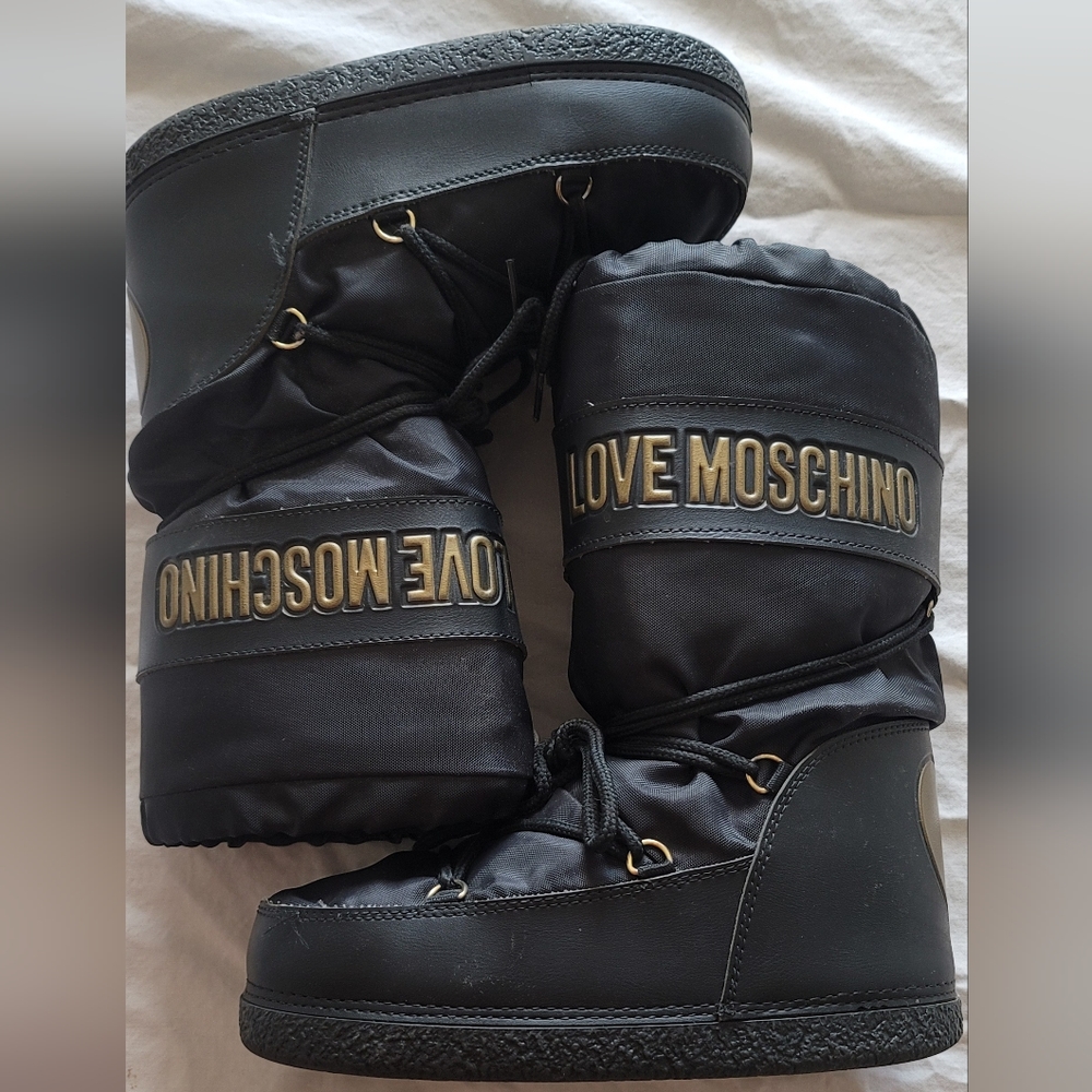 Love Moschino snow / moon boots
